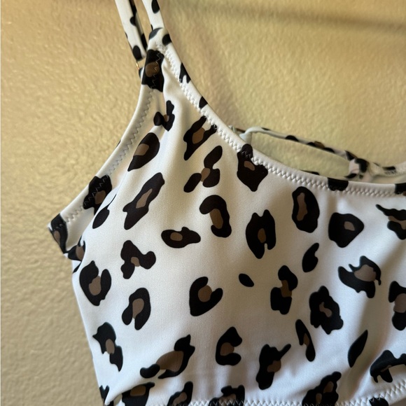 Leopard Print Swimsuit - Picture 4 of 5